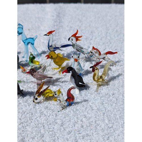109 - Attractive Group Art Glass / Lamp Glass Miniature Animal Figurines. Most Appear Without Losses