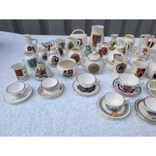 124 - Good Quantity Crested Ware, Majority Goss Some Arcadian , All Appears in Good Condition Plus Quantit... 