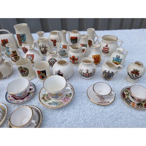 124 - Good Quantity Crested Ware, Majority Goss Some Arcadian , All Appears in Good Condition Plus Quantit... 