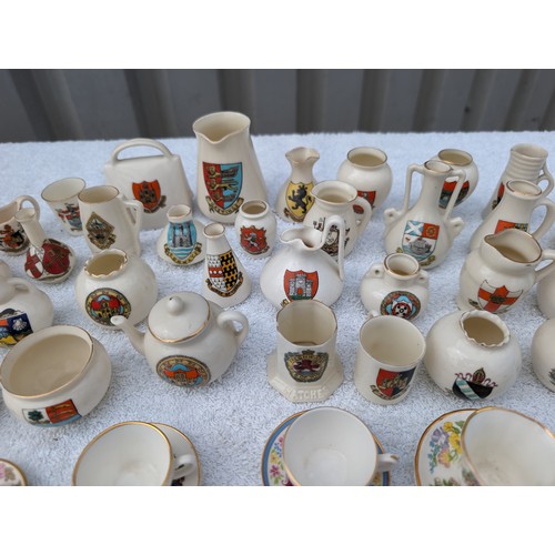 124 - Good Quantity Crested Ware, Majority Goss Some Arcadian , All Appears in Good Condition Plus Quantit... 