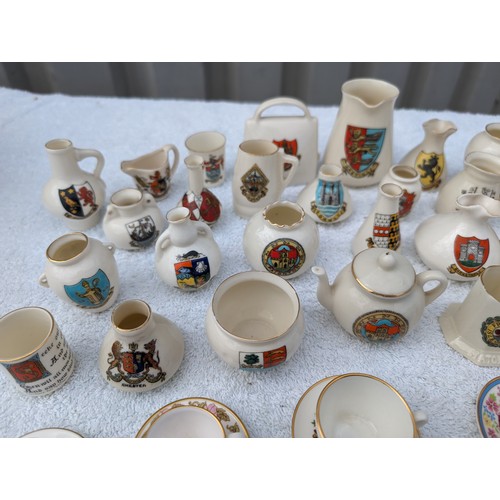 124 - Good Quantity Crested Ware, Majority Goss Some Arcadian , All Appears in Good Condition Plus Quantit... 