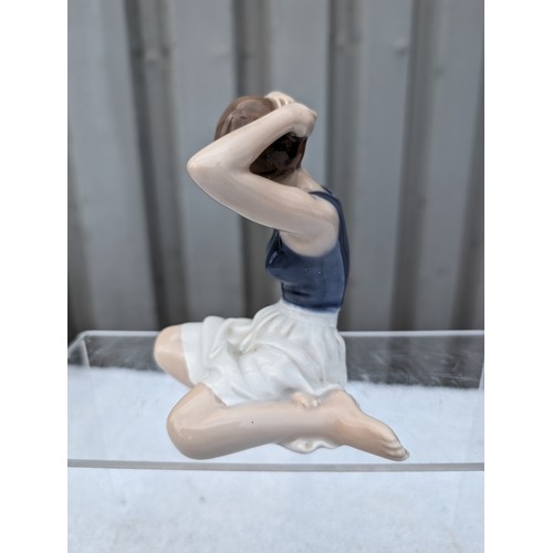 127 - Vintage Royal Copenhagen 4648 Ballerina Dressing Her Hair Porcelain Figure 5