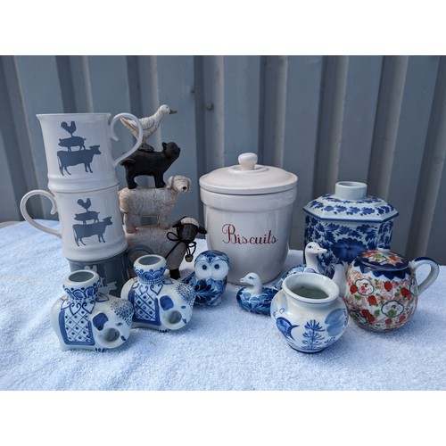 136 - Large Bundle Mixed Unusual Ceramics, Ornaments Including Wonderful Cottage Farm Animal Style Ceramic... 