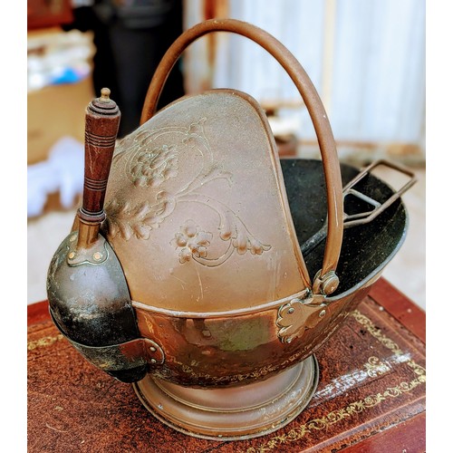 34 - Vintage Copper Helmet Coal Scuttle With Original Scoop - Overall Nice Condition - 19