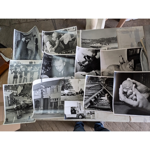 24 - # NOTE 193 IMAGES # HUGE QUANTITY APPX 100KG, PHOTOGRAPHS, COVERING A LIFESWORK FROM THE 1950S-1980S... 