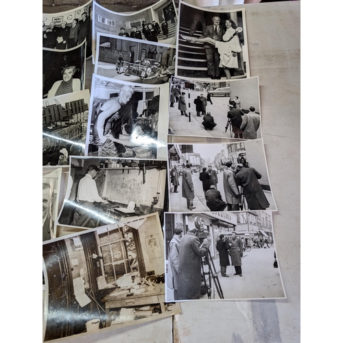 24 - # NOTE 193 IMAGES # HUGE QUANTITY APPX 100KG, PHOTOGRAPHS, COVERING A LIFESWORK FROM THE 1950S-1980S... 