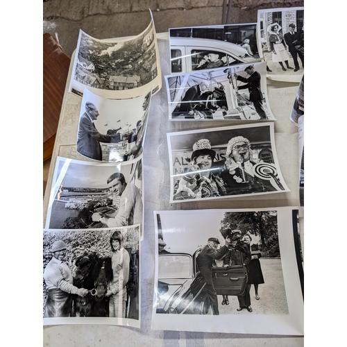 24 - # NOTE 193 IMAGES # HUGE QUANTITY APPX 100KG, PHOTOGRAPHS, COVERING A LIFESWORK FROM THE 1950S-1980S... 