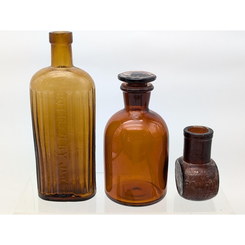 132 - Excellent Bundle (19) Vintage / Antique Glass Apothacary jars, and Advertising Bottles / Glass. To I... 