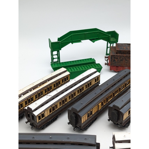 370 - Mixed Box Model Railway Interest, Hornby, Tri-Ang, Fleischmann Wagon 401/400 AF, Crescent Double Tra... 