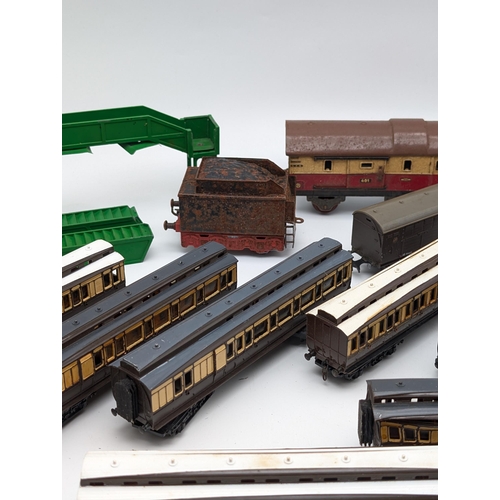 370 - Mixed Box Model Railway Interest, Hornby, Tri-Ang, Fleischmann Wagon 401/400 AF, Crescent Double Tra... 