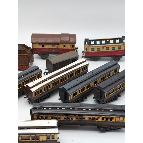 370 - Mixed Box Model Railway Interest, Hornby, Tri-Ang, Fleischmann Wagon 401/400 AF, Crescent Double Tra... 