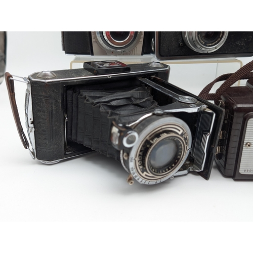 327 - Bundle Vintage Kodak Film Cameras & Instamatic Etc.
