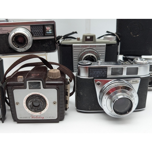 327 - Bundle Vintage Kodak Film Cameras & Instamatic Etc.