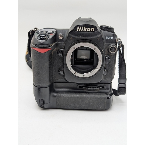 331 - Nikon D200 Camera Body With Bag & AFS Nikkor 18-200mm 3.5-5.6 G ED With Box