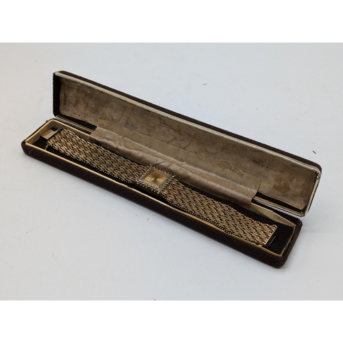 340 - Golden Crown 17 Jewel Mechanical Ladies Wristwatch, With Original Box. Tested Working