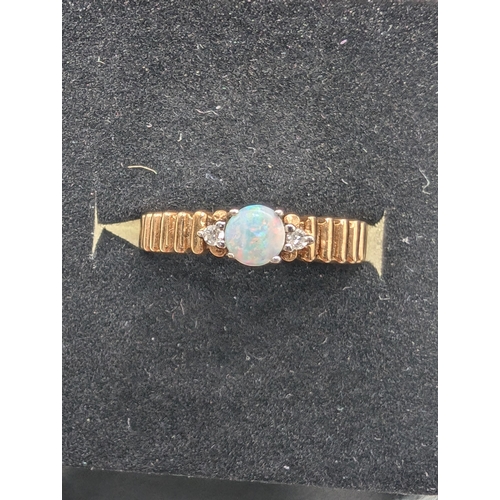 353 - Attractive 9ct Gold / Opal and Diamond Ring 2.92g