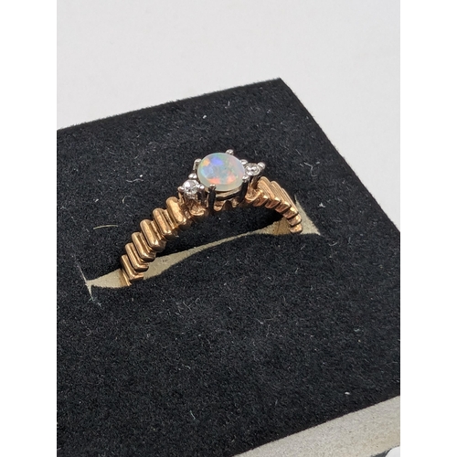 353 - Attractive 9ct Gold / Opal and Diamond Ring 2.92g