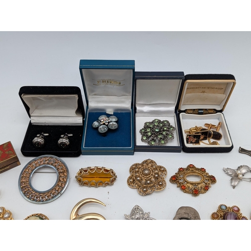 361 - Large Quantity Vintage Brooch's, Cufflinks, Cameos Etc