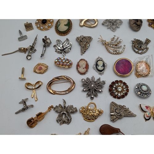 361 - Large Quantity Vintage Brooch's, Cufflinks, Cameos Etc