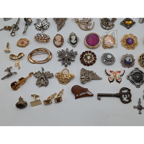361 - Large Quantity Vintage Brooch's, Cufflinks, Cameos Etc
