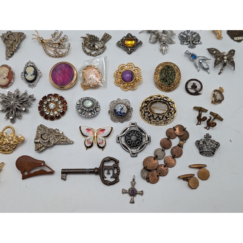 361 - Large Quantity Vintage Brooch's, Cufflinks, Cameos Etc