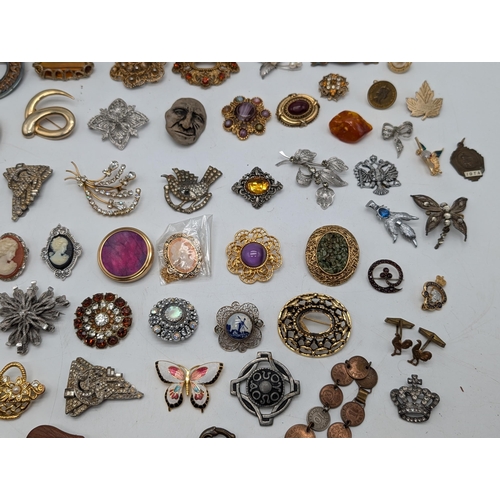 361 - Large Quantity Vintage Brooch's, Cufflinks, Cameos Etc