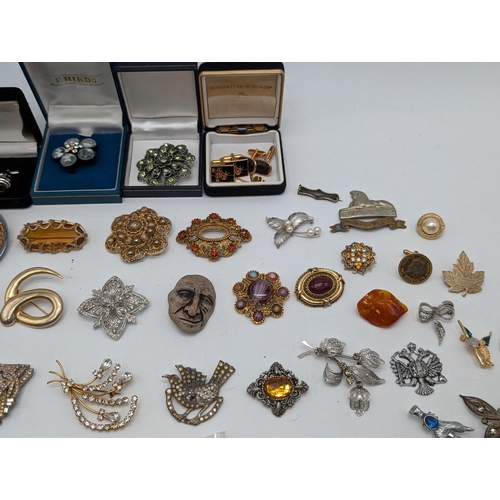 361 - Large Quantity Vintage Brooch's, Cufflinks, Cameos Etc