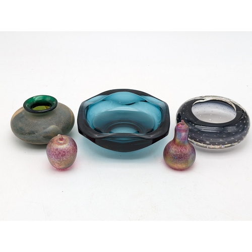 526 - Group (5) Art glass, Iridescent Apple / Pear Weight Plus Small Bubble form Dish and Blue Ashtray. Pl... 