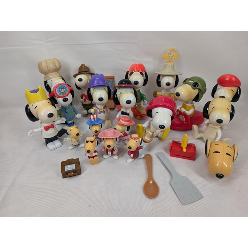 119 - Large Bundle Large Snoopy Mcdonalds Figures 6