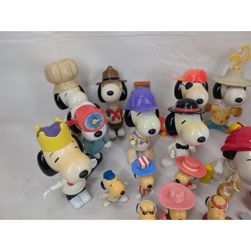 119 - Large Bundle Large Snoopy Mcdonalds Figures 6