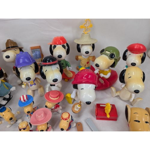 119 - Large Bundle Large Snoopy Mcdonalds Figures 6