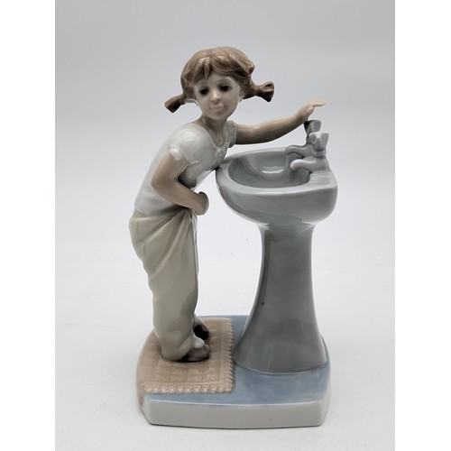 187 - Lladro 4838 ‘Clean-up time’ in Good condition