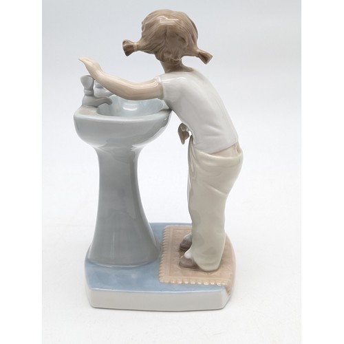 187 - Lladro 4838 ‘Clean-up time’ in Good condition