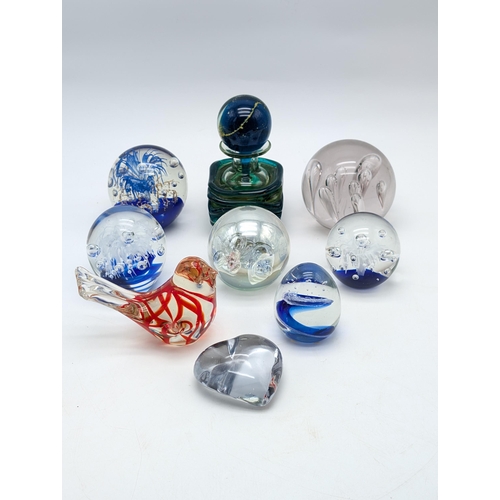 243 - Group (9) Good Paperweights, To Include Mdina, Controlled Bubble Etc Most Appx 4.5