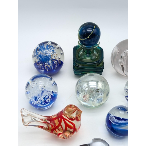 243 - Group (9) Good Paperweights, To Include Mdina, Controlled Bubble Etc Most Appx 4.5