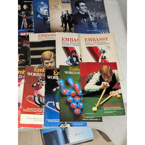 73 - Good Bundle Vintage World Snooker Championships Programmes - Some Signed