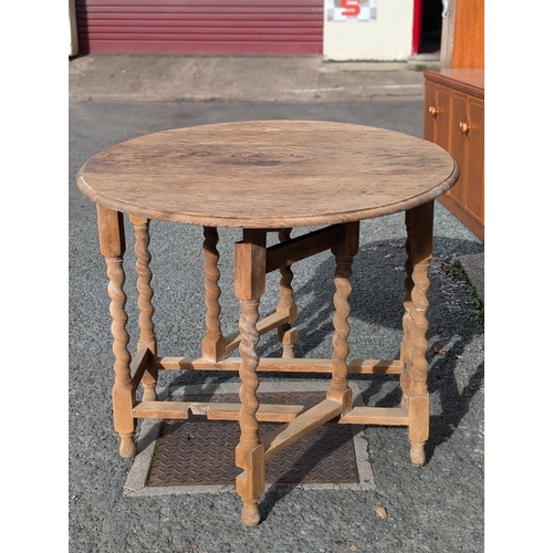 37 - Excellent Antique Oak Barley Twist Drop Leaf Dining Table - 35x47