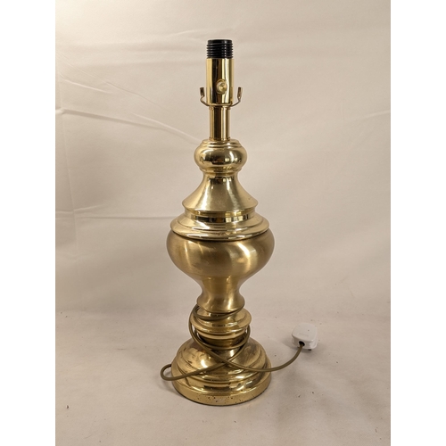 140 - Large Brass Pair Table Lamps With Attractive Complimenting Shades 23