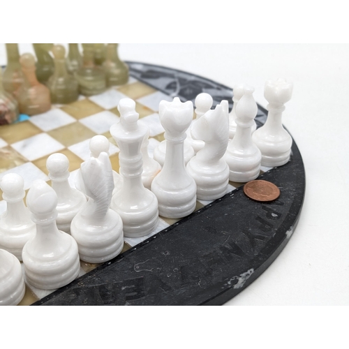 262 - Onyx and Slate Complete Vintage Circular Chess Set in the colours White and Jade