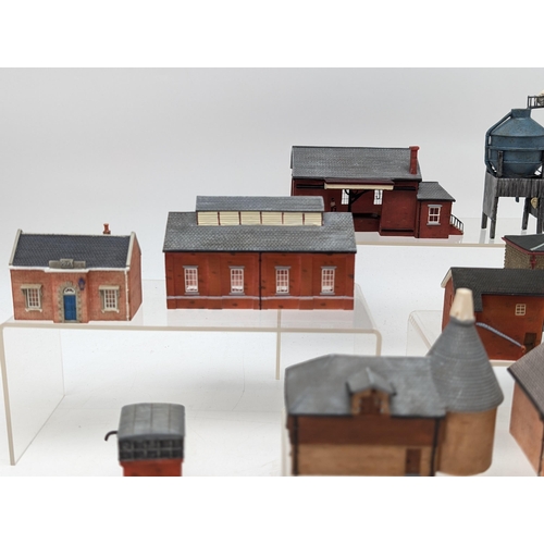 307 - Group (15) Excellent Hornby N Gauge Lyddle End Scenery / Buildings All In Excellent Condition Throug... 