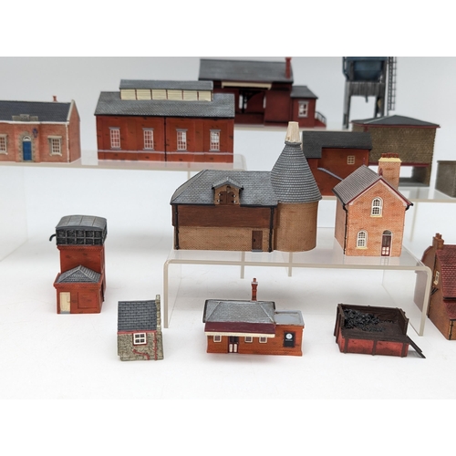 307 - Group (15) Excellent Hornby N Gauge Lyddle End Scenery / Buildings All In Excellent Condition Throug... 