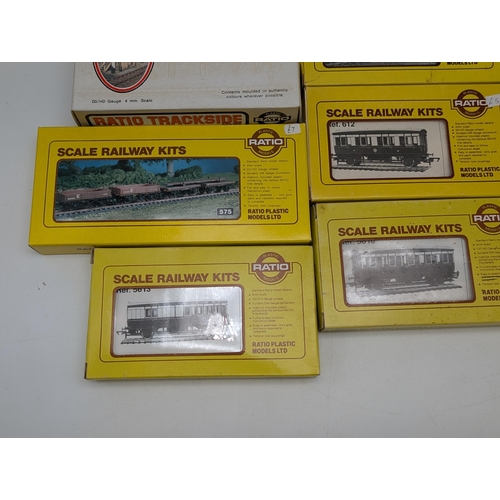 316 - Group (12) Ratio Trackside N Gauge Railway Kits - All Appear New - Johnson 2.4.0 Has Parts Off Sprue