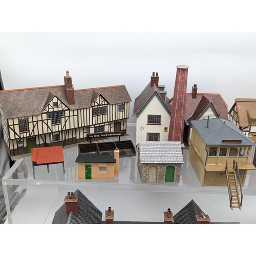 322 - Large Group Cardboard / Plastic Model Houses For Scenery / Modelling Etc - All Appears Good Conditio... 