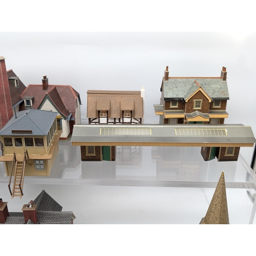 322 - Large Group Cardboard / Plastic Model Houses For Scenery / Modelling Etc - All Appears Good Conditio... 