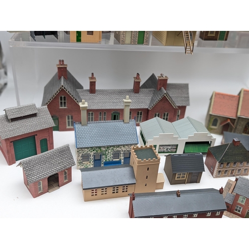 322 - Large Group Cardboard / Plastic Model Houses For Scenery / Modelling Etc - All Appears Good Conditio... 