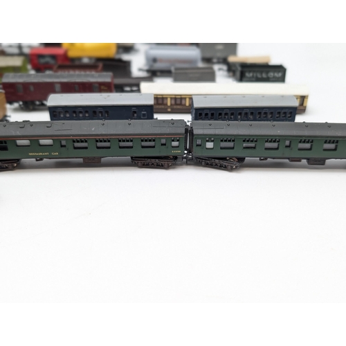 333 - Huge Bundle N Gauge Rolling Stocks, Wagons, Carriages Etc, Lima, Peco, Farish Etc - Most Good Condit... 