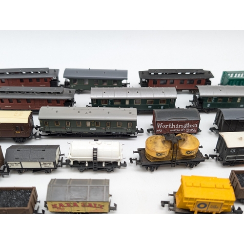 333 - Huge Bundle N Gauge Rolling Stocks, Wagons, Carriages Etc, Lima, Peco, Farish Etc - Most Good Condit... 