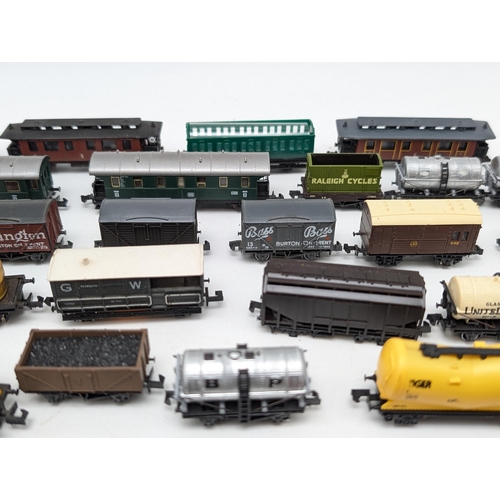 333 - Huge Bundle N Gauge Rolling Stocks, Wagons, Carriages Etc, Lima, Peco, Farish Etc - Most Good Condit... 