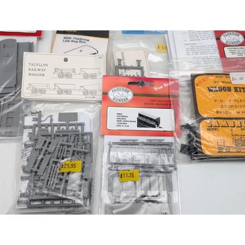 346 - Excellent Model Wailway Bundle With New Sealed Kits, Wagons, Coaches, Accessories Etc