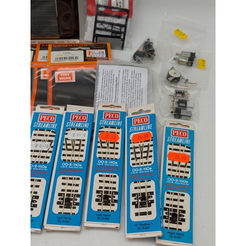 357 - N Gauge Accessory Bundle. Signs, Peco Track, Motors Etc